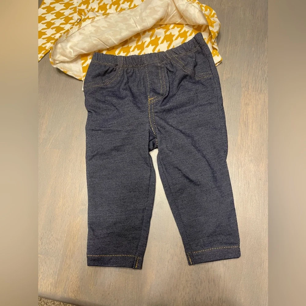 💛 NEW! • Carters • 2 piece outfit | 6 months - Picture 2 of 7